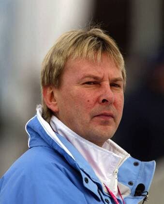 Ex-Skisprungstar Matti Nykänen (Finnland) mit skeptischem Blick Skispringen Herren Vierschanzentournee 2003 2004, Vierschanzen-Tournee, Schanzentournee, Porträt Garmisch-Partenkirchen Nachdenklichkeit, Skepsis,