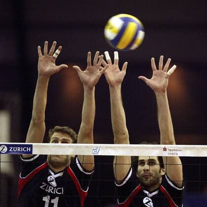 Frank Dehne (li.) und Ralph Bergmann (beide Deutschland) - Doppelblock Volleyball Länderspiel Herren Olympiaqualifikation 2004, Qualifikation, Nationalmannschaft, Nationalteam, Nationaltrikot, Vdig Gruppe Leipzig Abwehr,