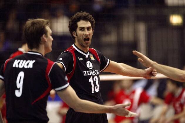 Ralph Bergmann (Mitte) und Kuck (beide Deutschland) jubeln Volleyball Länderspiel Herren Olympiaqualifikation 2004, Qualifikation, Nationalmannschaft, Nationalteam, Nationaltrikot, Vdig Gruppe Leipzig