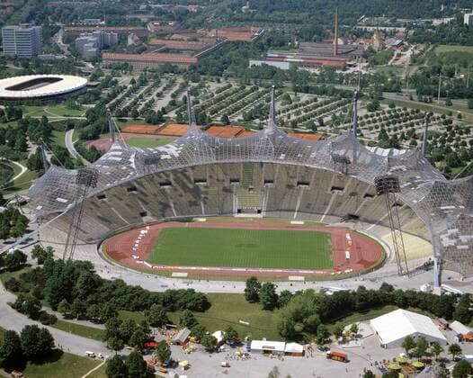 Das Olympiastadion in München - Heimspielstätte der Bayern und vom TSV 1860 Fußball 1. BL Herren Saison 2003 2004, FC Bayern München, TSV 1860 München Totale Aufnahmedatum geschätzt München