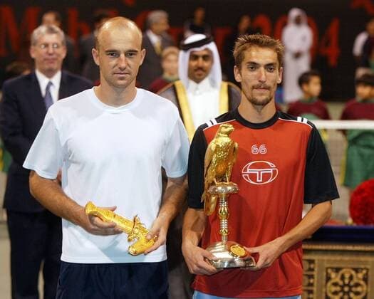 Sieger Nicolas Escude (re., Frankreich) und Ivan Ljubicic (Kroatien) bei der Siegerehrung der ExxonMobile Open 2004 Tennis Herren Qatar ExxonMobile Open 2004, ATP-Tour, Katar, Vdig Gruppe Doha
