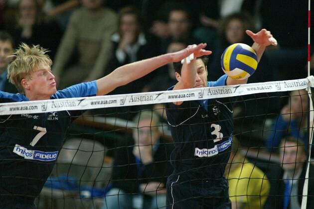 Jan Günther (li.) und Eugen Bakumovski (beide SCC Berlin) stellen den Block Volleyball EC 1 Herren Champions League 2003 2004, SC Charlottenburg Berlin, Vdig Gruppe Berlin Dynamik,