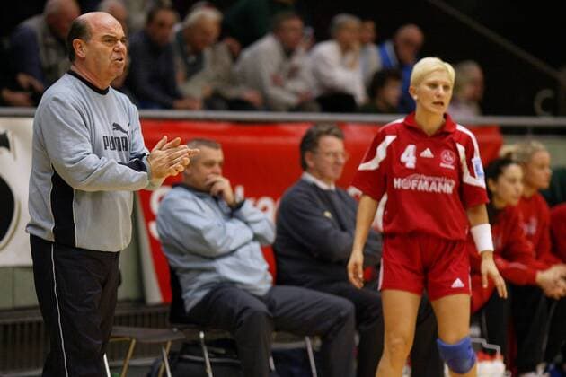 Trainer Hans-Jürgen Gerlach (TV Lützellinden, li.) Handball 1. BL Damen Saison 2003 2004, TV Lützelinden Gruppe Gießen