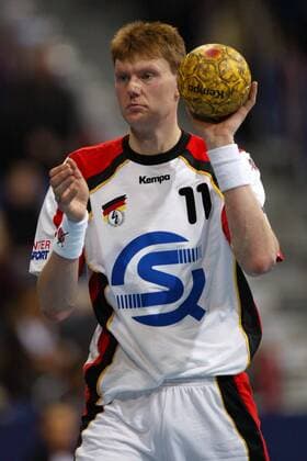 Volker Zerbe (Deutschland) mit Ball Handball Länderspiel Herren Länderspiel 2004, Test, Testspiel, Nationalmannschaft, Nationalteam, Nationaltrikot Einzelbild Hannover