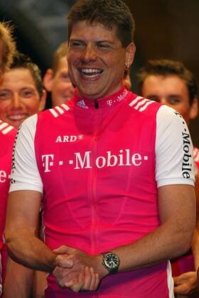 Jan Ullrich (Deutschland T Mobile) - Vorfreude auf die neue Saison Radsport Herren Präsentation 2004, Vorstellung, Pressetermin, Straßenradsport, Straße, Rad Einzelbild Mallorca Freude