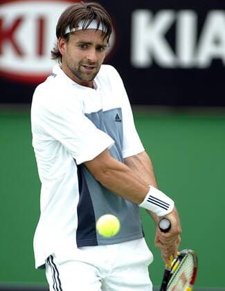 Nicolas Kiefer (Deutschland) - beidhändige Rückhand Tennis Herren Australian Open 2004, Grand Slam, ATP-Tour, Einzelbild Melbourne