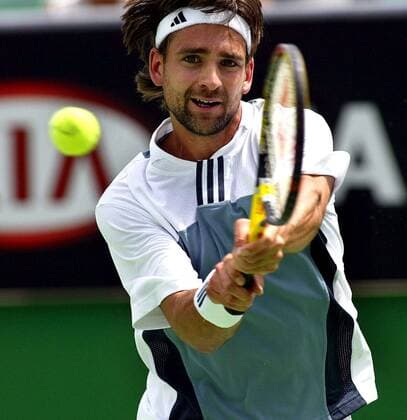 Nicolas Kiefer (Deutschland) - beidhändige Rückhand Tennis Herren Australian Open 2004, Grand Slam, ATP-Tour, Vdig Einzelbild Melbourne Dynamik,
