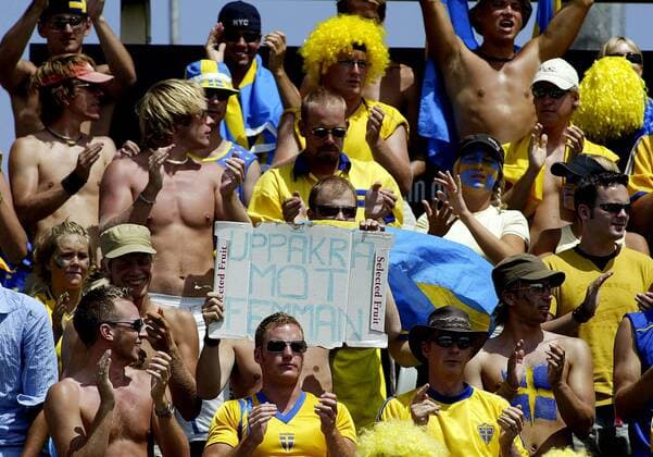 Schwedische Fans sorgen bei den Australian Open für Stimmung Tennis Herren Australian Open 2004, Grand Slam, ATP-Tour, Vdig Totale Melbourne Freude, Begeisterung,