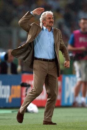 Teamchef Rudi Völler (Deutschland) winkt wütend ab Fußball WM Herren Weltmeisterschaft 2002, Länderspiel, Nationalmannschaft, Nationalteam, Endspiel, Finale, Vdig Einzelbild Yokohama Wut, Verzweiflung