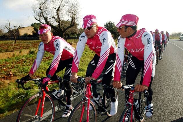 Die Stars von T Mobile beim Training, v. li.: Alexander Winokurow (Kasachstan), Jan Ullrich und Erik Zabel (beide Deutschland) Radsport Herren Radsport 2004, Straßenradsport, Straße, Rad, Training Gruppe Mallorca