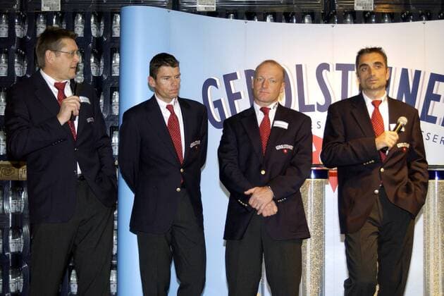 Teamleitung Gerolsteiner mit v. li.: Teamchef Hans-Michael Holczer, den sportlichen Leitern Udo Bölts, Reimund Dietzen und Christian Henn (alle Deutschland) Radsport Herren Präsentation 2004, Pressetermin, Vorstellung, Straßenradsport, Straße, Rad Gruppe Gerolstein