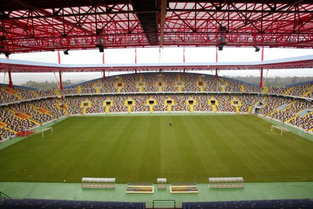 Das Estadio Municipal de Aveiro des SC Beira-Mar ist Austragungsort der Europameisterschaft 2004 in Portugal Fußball EM Herren Vorschau 2004, Europameisterschaft, Superliga, 1. Portugiesische Liga, Euro, Totale Estadio Municipal de Aveiro Aveiro Leere,