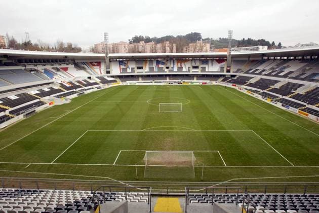 Das Estadio D. Afonso Henriques von Vitoria Guimaraes ist Austragungsort der Europameisterschaft 2004 in Portugal Fußball EM Herren Vorschau 2004, Europameisterschaft, Superliga, 1. Portugiesische Liga, Euro, Totale Estadio D. Afonso Henriques, Alfonso, Guimaraes Leere,