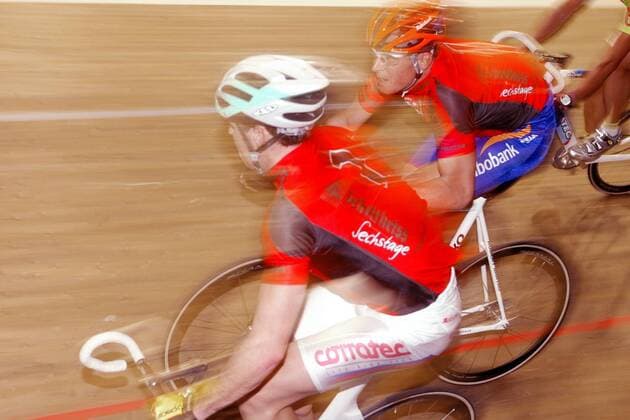 Guido Fulst (li.) und Robert Bartko (beide Deutschland) - Wechsel Radsport Herren 93. Berliner 6-Tage-Rennen 2004, Sechstagerennen, Sechstage, Sechs, Sixdays, six days, Vdig Gruppe Berlin Dynamik,