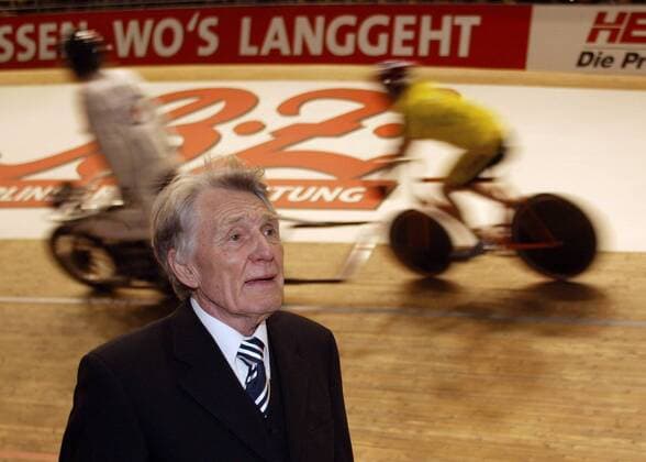 Otto Ziege - Sportlicher Leiter des Sixdays in Berlin Radsport Herren 93. Berliner 6-Tage-Rennen 2004, Sechstagerennen, Sechstage, Sechs, Sixdays, six days, Vdig Einzelbild Berlin
