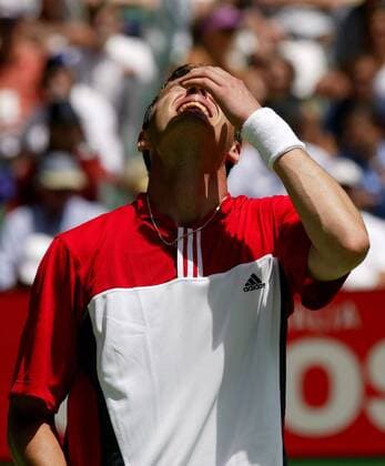 Marat Safin (Rußland) verzweifelt Tennis Herren Australian Open 2004, Grand Slam, ATP-Tour Einzelbild Melbourne Verzweiflung, Enttäuschung,