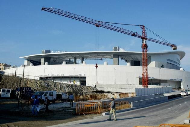 Fußball, Stadiongeschichte FC Porto Das neue Dragao-Stadion des FC Porto wird für die Europameisterschaft 2004 in Portugal fertig gestellt Fußball EM Herren Vorschau Europameisterschaft 2004, Superliga, 1. Portugiesische Liga, Euro Totale Estadio do Dragao Porto