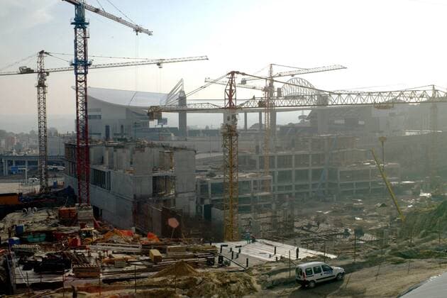 Fußball, Stadiongeschichte FC Porto Baustelle des neuen Dragao-Stadions, Heimspielstätte des FC Porto und Austragungsort der Europameisterschaft 2004 in Portugal Fußball EM Herren Vorschau Europameisterschaft 2004, Superliga, 1. Portugiesische Liga, Euro Totale Estadio do Dragao Porto