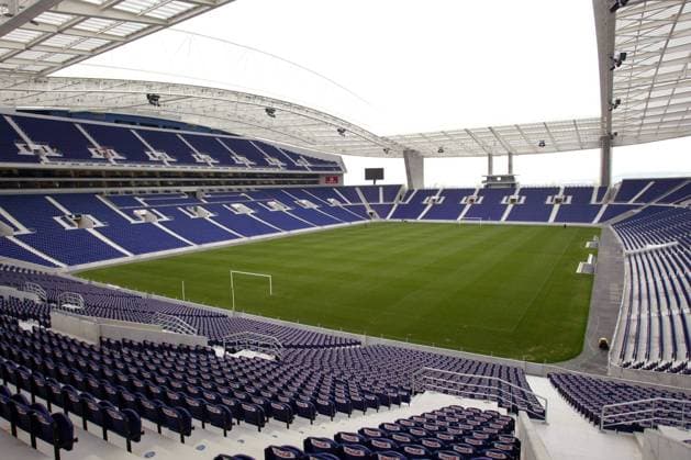 Das neue Dragao-Stadion des FC Porto ist Austragungsort der Europameisterschaft 2004 in Portugal Fußball EM Herren Vorschau Europameisterschaft 2004, Superliga, 1. Portugiesische Liga, Euro Totale Estadio do Dragao Porto