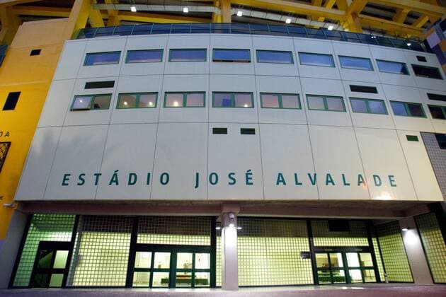 Fußball, Stadiongeschichte Sporting Lissabon Eingangsbereich des Estadio Jose de Alvalade - Austragungsort der Europameisterschaft 2004 in Portugal Fußball EM Herren Vorschau Europameisterschaft 2004, Austragungsorte, Wettkampfstätte, Wettkampfstätten, Spielstätten Totale Estadio Jose de Alvalade Lissabon
