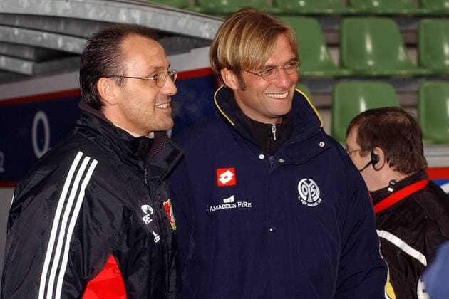 Sportdirektor Jürgen Kohler (li., Leverkusen) im Gespräch mit Trainer Jürgen Klopp (Mainz) Fußball Herren Saison 2003 2004, Bayer 04 Leverkusen - FSV Mainz 05 2:1, Test, Testspiel, Vdig Gruppe Leverkusen