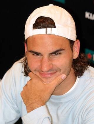 Roger Federer (Schweiz) gut gelaunt während der Pressekonferenz Tennis Herren Australian Open 2004, Grand Slam, ATP-Tour, Pressekonferenz, PK, Pressetermin, Vdig Porträt Melbourne