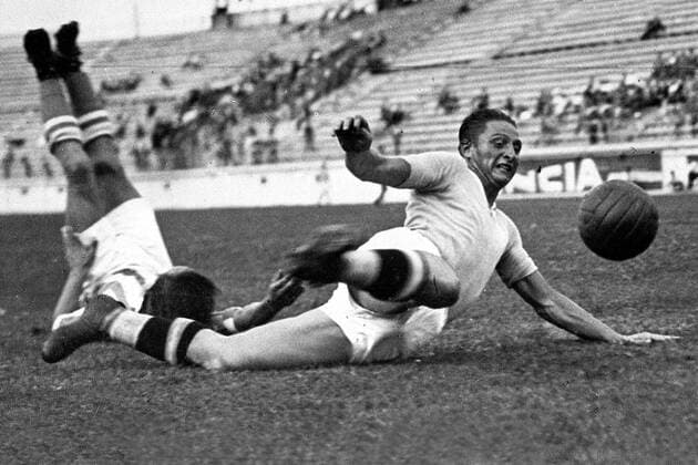 Silvio Piola (Lazio) mit vollem Einsatz Fußball Herren Serie A 1935 1936, 1. Italienische Liga, Lazio Rom Einzelbild Rom Dynamik, Kampf,