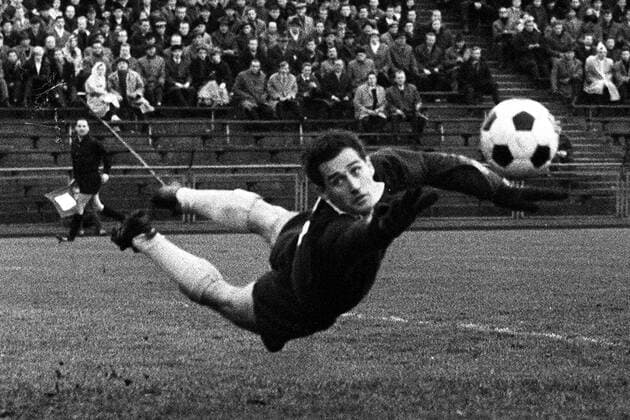 Hans Tilkowski (BVB) - Torwartparade Fußball 1. BL Herren Saison 1963 1964, Borussia Dortmund Einzelbild Aufnahmedatum geschätzt Dortmund Dynamik,