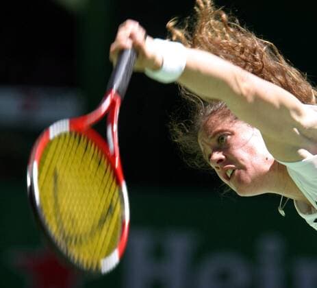 Patty Schnyder (Schweiz) - Aufschlag Tennis Damen Australian Open 2004, Grand Slam, WTA-Tour Einzelbild Melbourne Dynamik,