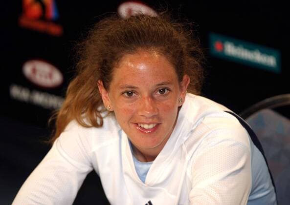 Patty Schnyder (Schweiz) genießt die Pressekonferenz Tennis Damen Australian Open 2004, Grand Slam, WTA-Tour, PK, Pressetermin Porträt Melbourne Freude,