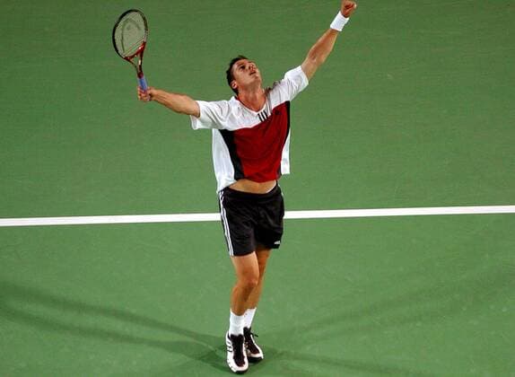 Marat Safin (Rußland) schwelgt in Glückseligkeit Tennis Herren Australian Open 2004, Grand Slam, ATP-Tour, Hartplatz, Hardcourt, Hartplatztennis, Hartplatzturnier Einzelbild Melbourne Glück, Freude, Begeisterung,