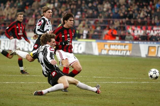 Kaka (Milan, re.) trifft zum 1:0, Michele Mignani (Siena) kann nicht mehr eingreifen Fußball Herren Serie A 2003 2004, 1. Italienische Liga, AC Mailand - AC Siena 2:1 Gruppe Mailand Dynamik, Spannung,