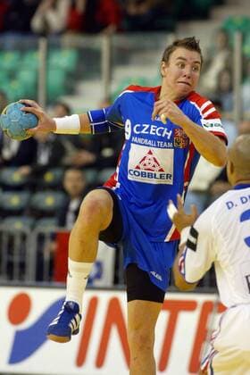 Filip Jicha (Tschechien) - Sprungwurf Handball EM Herren Europameisterschaft 2004, Länderspiel, Nationalmannschaft, Nationalteam, Nationaltrikot Gruppe Ljubljana Dynamik,