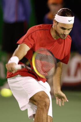 Roger Federer (Schweiz) - Rückhand Tennis Herren Australian Open 2004, Grand Slam, ATP-Tour, Vdig Einzelbild Melbourne Dynamik,  