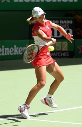 Justine Henin-Hardenne (Belgien) - Vorhand Tennis Damen Australian Open 2004, Grand Slam, WTA-Tour, Hartplatz, Hardcourt, Hartplatztennis, Hartplatzturnier Einzelbild Melbourne Dynamik,