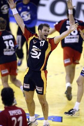 Heiko Grimm (Deutschland) jubelt voller Emotionen nach dem Abpfiff Handball EM Herren Europameisterschaft 2004, Länderspiel, Nationalmannschaft, Nationalteam, Nationaltrikot, Vdig Einzelbild Ljubljana Begeisterung, Freude,