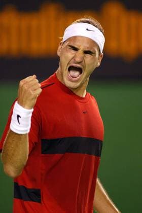 Roger Federer (Schweiz) schreit seinen Siegesjubel hinaus Tennis Herren Australian Open 2004, Grand Slam, ATP-Tour Einzelbild Melbourne Freude, Begeisterung,