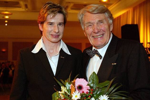 Die Gewinner des Goldenen Bandes 2004 - Bettina Wiegmann und Otto Ziege (beide Deutschland), sportlicher Leiter des Berliner Sechstagerennens Fußball Damen 55. Goldenes Band der Deutschen Sportpresse 2004, Ehrung, Auszeichnung, Gala, Sportlergala, Vdig Gruppe Freude,