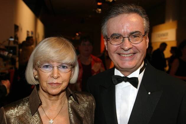 DFL Geschäftsführer Wilfried Straub (Deutschland) mit Ehefrau Petra auf dem Ball des Sports 2004 Fußball Herren Ball des Sports 2004, Sportball, Benefizgala, Benefiz, Gala, Sportgala, Fest, Feier, Vdig Gruppe Frankfurt M.