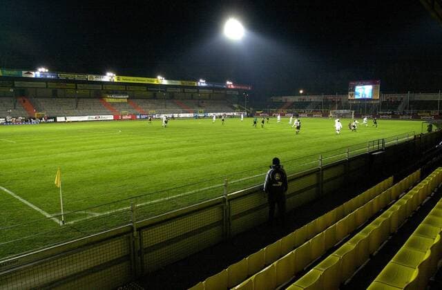 Fußball, Stadiongeschichte Alemannia Aachen Wiederholungsspiel Aachen - Nürnberg vor leeren Rängen Fußball 2. BL Herren Saison 2003 2004, Alemannia Aachen - 1. FC Nürnberg 3:2, Geisterspiel, Strafe, Totale Aachen