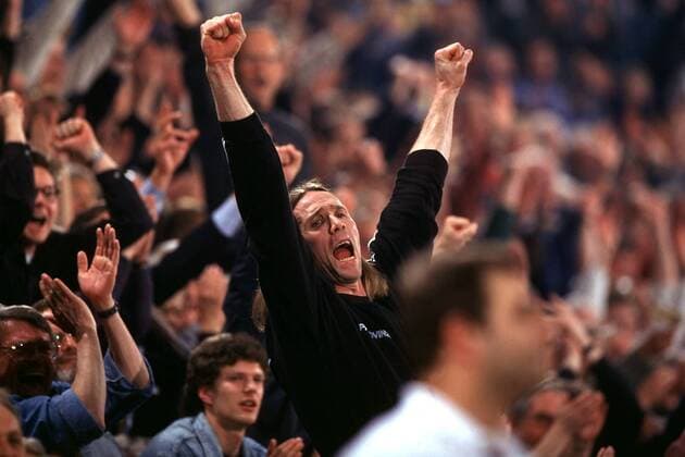 Staffan Olsson (Kiel) - Jubel von der Tribüne Handball 1. BL Herren Saison 1997 1998, THW Kiel, Vdia Einzelbild Kiel Freude, Begeisterung,