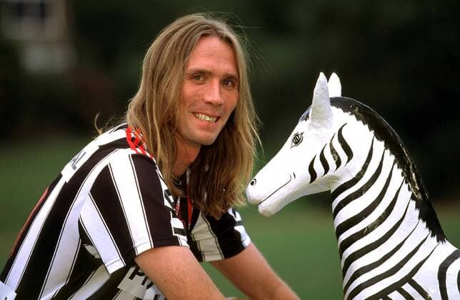 Staffan Olsson (Kiel) mit einem Zebra Handball 1. BL Herren Saison 1996 1997, THW Kiel, Shooting, Fotoshooting, Fototermin, Vdia Einzelbild Kiel