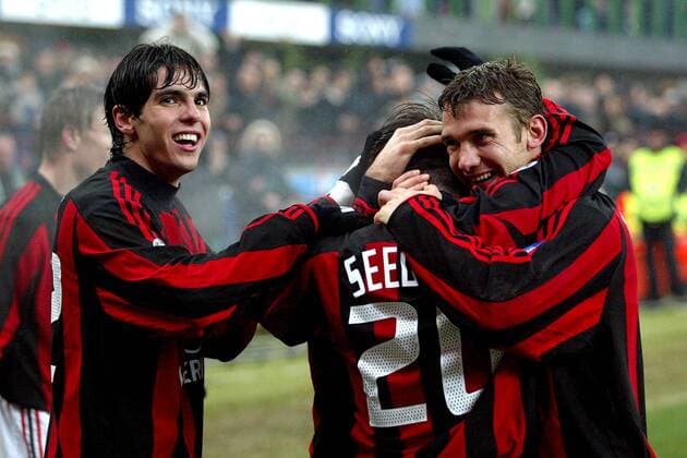 Torschütze Clarence Seedorf (Mitte) wird von Andrej Schewtschenko (re.) umarmt, li. Kaka (alle Milan) Fußball Herren Serie A 2003 2004, 1. Italienische Liga, AC Mailand, Ricardo, Izecson Santos Leite Gruppe Mailand Freude, Begeisterung,