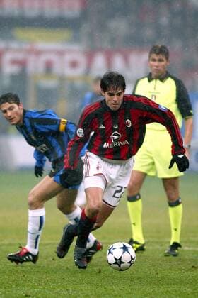 Kaka (Milan) setzt sich durch Fußball Herren Serie A 2003 2004, 1. Italienische Liga, AC Mailand - Internazionale Mailand 3:2 Gruppe Mailand Dynamik,