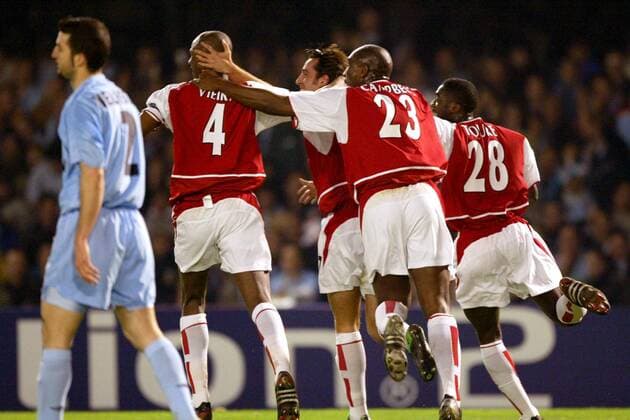 Torjubel Arsenal v.li.: Vieira, Edu, Campbell, Toure Fußball EC 1 Herren Champions League 2003 2004, Achtelfinale, Vigo - Arsenal FC London 2:3, Gruppe Vigo Freude,  