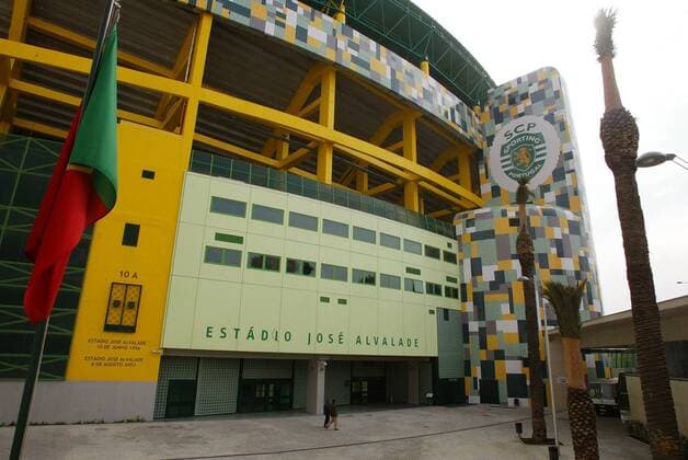 Fußball, Stadiongeschichte Sporting Lissabon Eingangsbereich des Estadio Jose de Alvalade von Sporting Lissabon, Austragungsort der Europameisterschaft 2004 in Portugal - VERÖFFENTLICHUNGSRECHTE NUR FÜR DEUTSCHE MEDIEN Fußball EM Herren Vorschau Europameisterschaft 2004, Superliga, 1. Portugiesische Liga, Vdig, Euro Totale Estadio Jose de Alvalade Lissabon