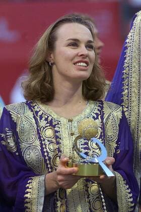 Martina Hingis (Schweiz) bei der Eröffnungszeremonie in traditioneller Kleidung Tennis Damen Qatar Total Open 2004, WTA-Tour, Katar, Hartplatz, Hardcourt, Hartplatztennis, Hartplatzturnier Porträt Doha Freude,
