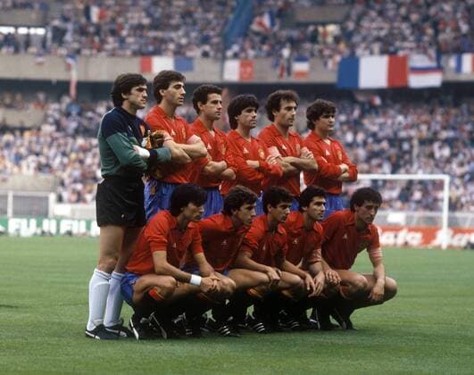 Fußball, EM Finale 1984 in Paris, Frankreich - Spanien Mannschaftsbild Spanien, hi.v.li.: Torwart Luis Miguel Arconada, Salvador Garcia Salva, Julio Alberto Moreno, Lugar Santiago Urquiaga, Ricardo Gallego, Jose Antonio Camacho; vorn: Francisco Jose Carrasco, Victor Munoz Manrique, Juan Antonio Senor... Fußball EM Herren DEUTSCHSPRACHIGE SPORTZEITSCHRIFTEN UND -ZEITUNGEN NUR NACH RÜCKSPRACHE, Europameisterschaft 1984 Totale Paris