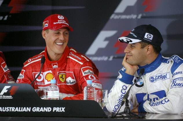 Michael Schumacher (Deutschland Ferrari) kann über seinen Konkurrenten Juan Pablo Montoya (Kolumbien BMW-Williams) nur lachen Motorsport Grand Prix Herren Großer Preis von Australien 2004, Formel 1 Weltmeisterschaft, F1, F, GP, WM, Qualifying, Vdig Gruppe Albert Park Melbourne Freude, Überlegenheit,