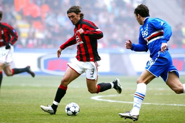 Paolo Maldini (Milan, li.) verfolgt von Donati (Genua) Fußball Herren Serie A 2003 2004, 1. Italienische Liga, AC Mailand - Sampdoria Genua 3:1 Gruppe Mailand Dynamik,